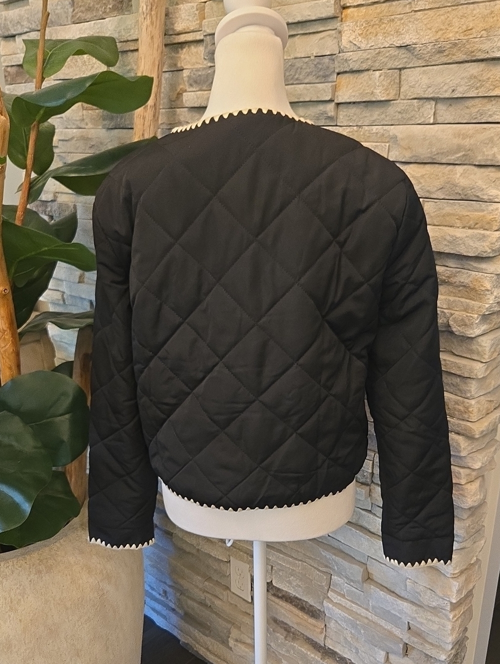 Wayf Quilted Cropped Jacket - Picture 3 of 6